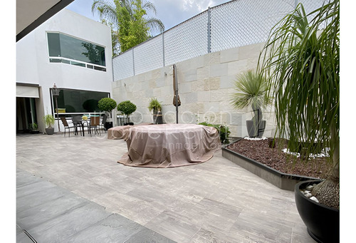 Casa En Venta En Jacarandas Qro, Con 4 Habitaciones