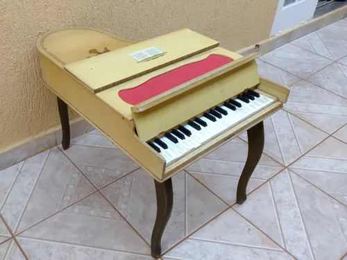 Pianinho infantil da ESTRELA, anos 1970, em madeira esc