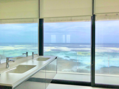Maravillosa Y Fina Casa En Primera Línea En Venta