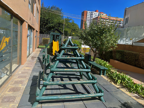 Se Vende Hermoso 2 Dormitorios + Estacionamiento. Av. PerĂș