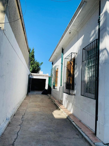 Imagen 18 de 28 de Muy Buena Casa, Construcción De Época, Con Potencial Para Reciclaje.