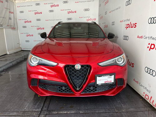 Alfa Romeo Stelvio 2.9L Quadrifoglio Verde V6 Bi-Turbo At