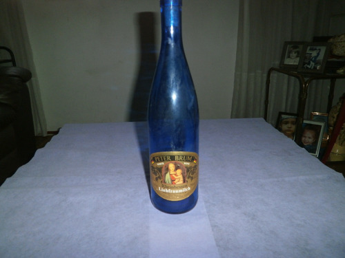 Botella Azul Con Etiqueta Original Tapada