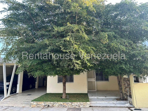 Erika Armeya Vende, Casa En La Urbanizacion Trapiche Villas Del Trigal De Cabudare, Flex: 25-12302