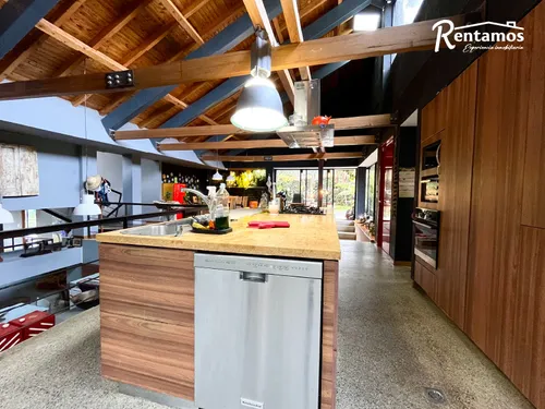 Casa En Venta En Alto Del Escobero. Cod V775211