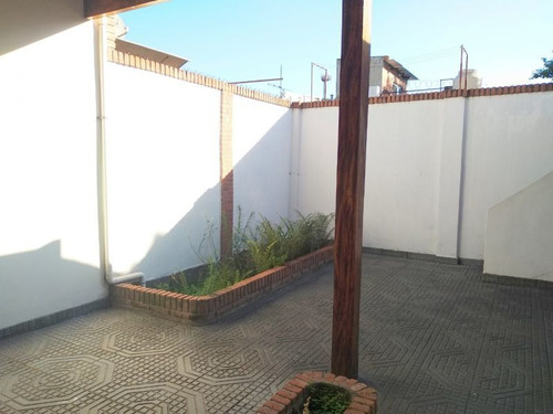 Imagen 13 de 17 de Casa En Venta En Jose Leon Suarez