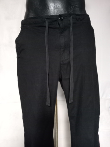 Jogger Leviis 31x30 Negro Y LĂneas Laterales D Color (Usado)