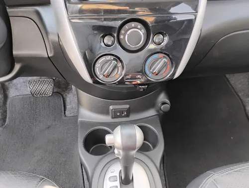 Nissan Versa 1.6 Exclusive Navi At