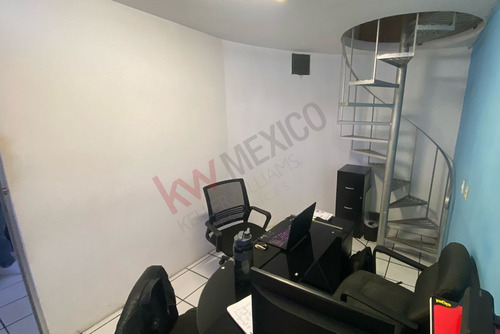 Local En Venta De 60.75 M² En Fovissste Playa Azul: Ideal Para Oficina Con Estacionamiento