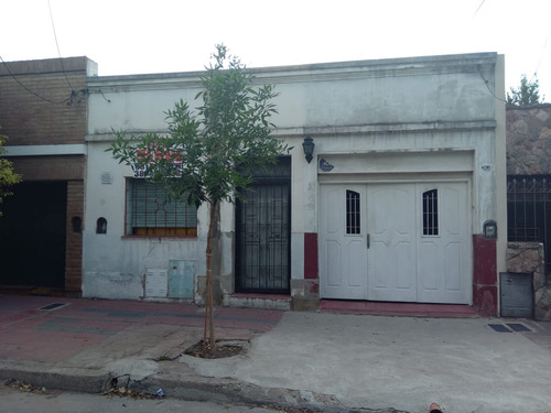 Venta Casa A Reciclar Barrio Alto Alberdi ,calle Almirante Brown