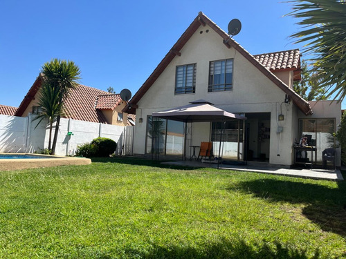 Casa Con 4 Dormitorios, En Condominio Con Control De Acceso