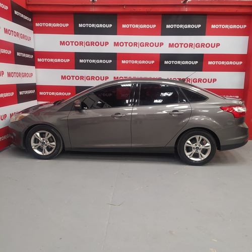 Imagen 5 de 14 de Ford Focus Se Gris 2013