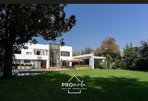 Casa En Venta De 7 Dorm. En La Reina