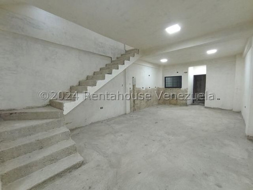 Twonhouse En Obra Blanca, Con Sus Conexiones Electricas En Las Amazonas 24-13863 Irrr