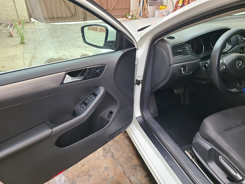 Volkswagen Jetta 2.5 Trendline Tiptronic At