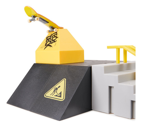 Pista Pyramid Shredder + Skate De Dedo Almost - Tech Deck