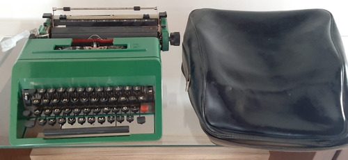 Máquina De Escrever Olivett/ Máquina Antiga Datilografia (Usado)