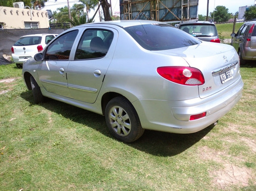 Peugeot 207 1.4 Sedan Hdi Xr 2011