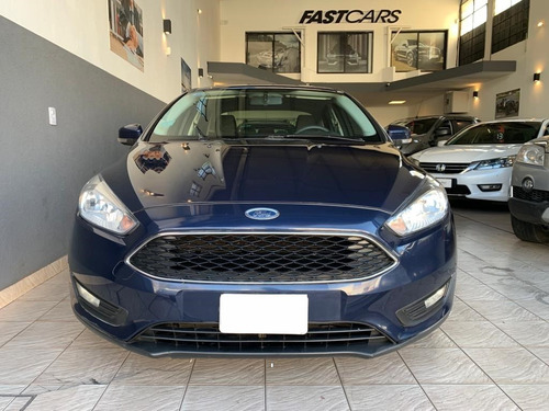 Imagen 2 de 17 de Ford Focus 4p 1.63 L Mt S 2015