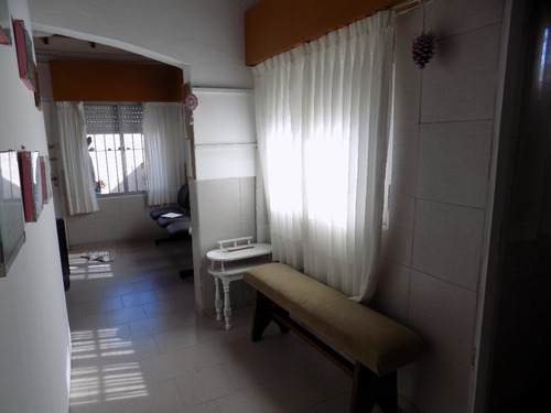 Imagen 2 de 8 de Departamento De 2 Ambientes Ph Con Todos Los Servicios. Muy Buen Estado