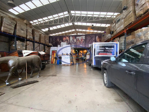 Amplia Bodega + Local En Venta En Club Hípico 722mt2