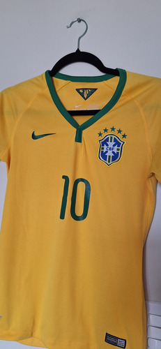 Camiseta Feminina Brasil Futebol (Usado)