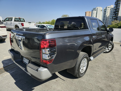 Mitsubishi L200 2.4 Cabina Doble 4x2 Mt