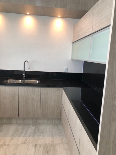 Hermosa Residencia En Venta En Solares