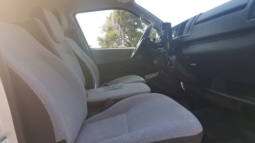 Imagen 5 de 10 de Renta De Camionetas Toyota Hice 12 Y 15 Pasajeros