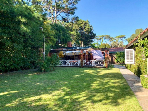Muy Linda Casa En Playa Mansa, A Pocos Metros Del Mar!!! Consulte!- Ref: 2488
