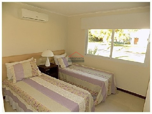 Casa En Mansa, 5 Dormitorios - Ref: 3144