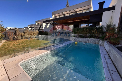 Venta Casa En Valle Escondido ,en Condominio