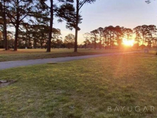 Venta - Lote Central Con Vista Al Golf En Pinares Country Club