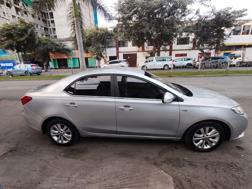 Es Un Sedán Con Motor De 1.5 Litros