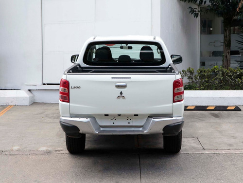 Imagen 12 de 14 de Mitsubishi L200 2018 2.4 Cabina Doble 4x2 Mt