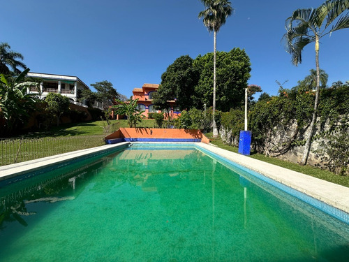 Oportunidad Casa En Centro De Cuernavaca, Entrada Por 2 Importantes Calles