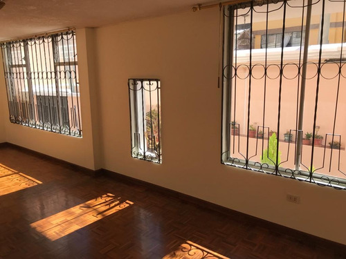 Imagen 9 de 18 de Hermoso Departamento Independiente En Quito - Sector Norte - Muy Bien Ubicado Y Accesible A Todo Servicios. Excelente Ubicación !!!