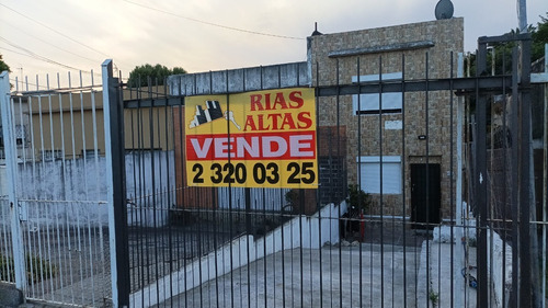 Rias Altas, Sobre Avenida Garzón, Dos Casas En Un Padrón Y Terreno!!