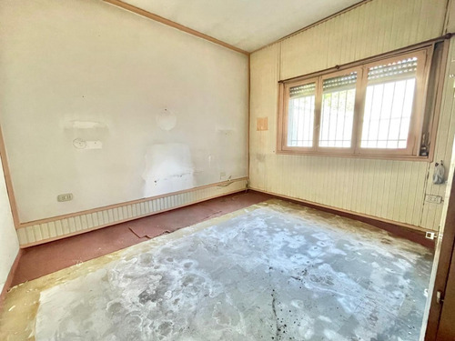 Casa Ph 4 Ambientes En Venta. Con Garage Y Fondo. Haedo Centro.