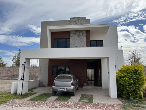 Casa En Venta En Altozano La Nueva Laguna