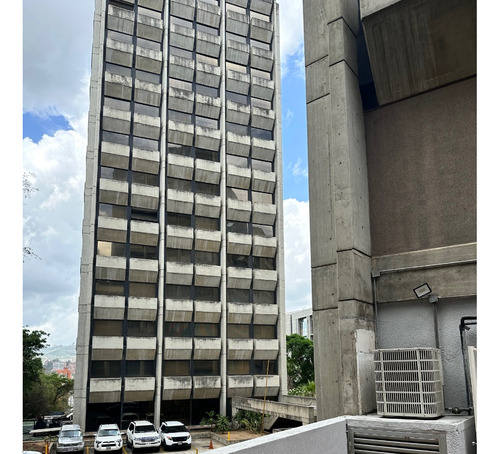 Local Comercial Con Mezzanina Y Terraza De 220 Mt2. Ar