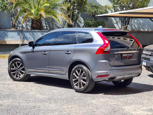 Volvo XC60 2.5 T5 Momentum