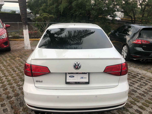 Imagen 10 de 15 de Volkswagen Jetta 2017 4p Gli L4/2.0/t Aut