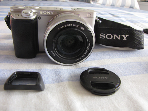  Sony Alpha 6000 Con Lentes 16-50 Y Teleobjetivo 55-210.  