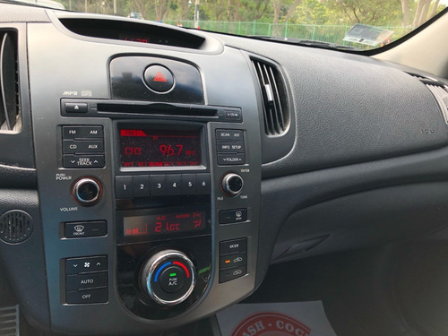 Imagen 13 de 19 de Kia Cerato Forte Modelo 2011 (2010) De Luxe