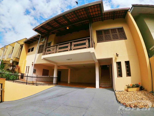 Imagem 3 de 18 de Casa No Centro De Blumenau, Semi-mobiliada, Com 04 Dormitórios Sendo 1 Suíte Máster, 03 Vagas, Área De Festas Com Piscina E Demais Dependências. - 3572977