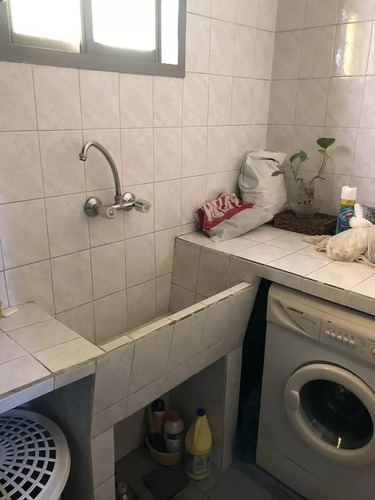 Casa En Venta - 4 Dormitorios 5 Baños - Cochera - 250mts2 - Lomas De Zamora