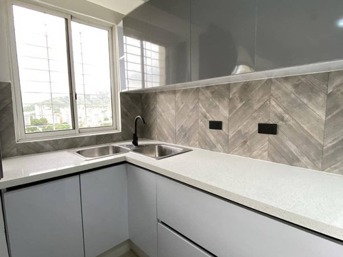 Apartamento En Venta Las Chimeneas Valencia, A Estrenar Con Planta Para Áreas Comunes, Facial Acceso A La Autopista Y Vías Principales. Dapo