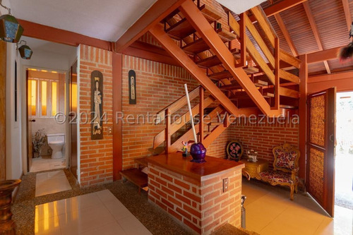 En Venta Casa Duplex - Urb. Colinas Del Tamanaco.