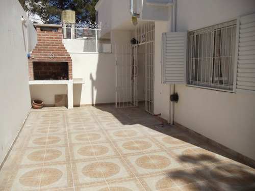 Duplex En Alquiler, San Juan 1923 Número 3. Disponible Todo El Año.